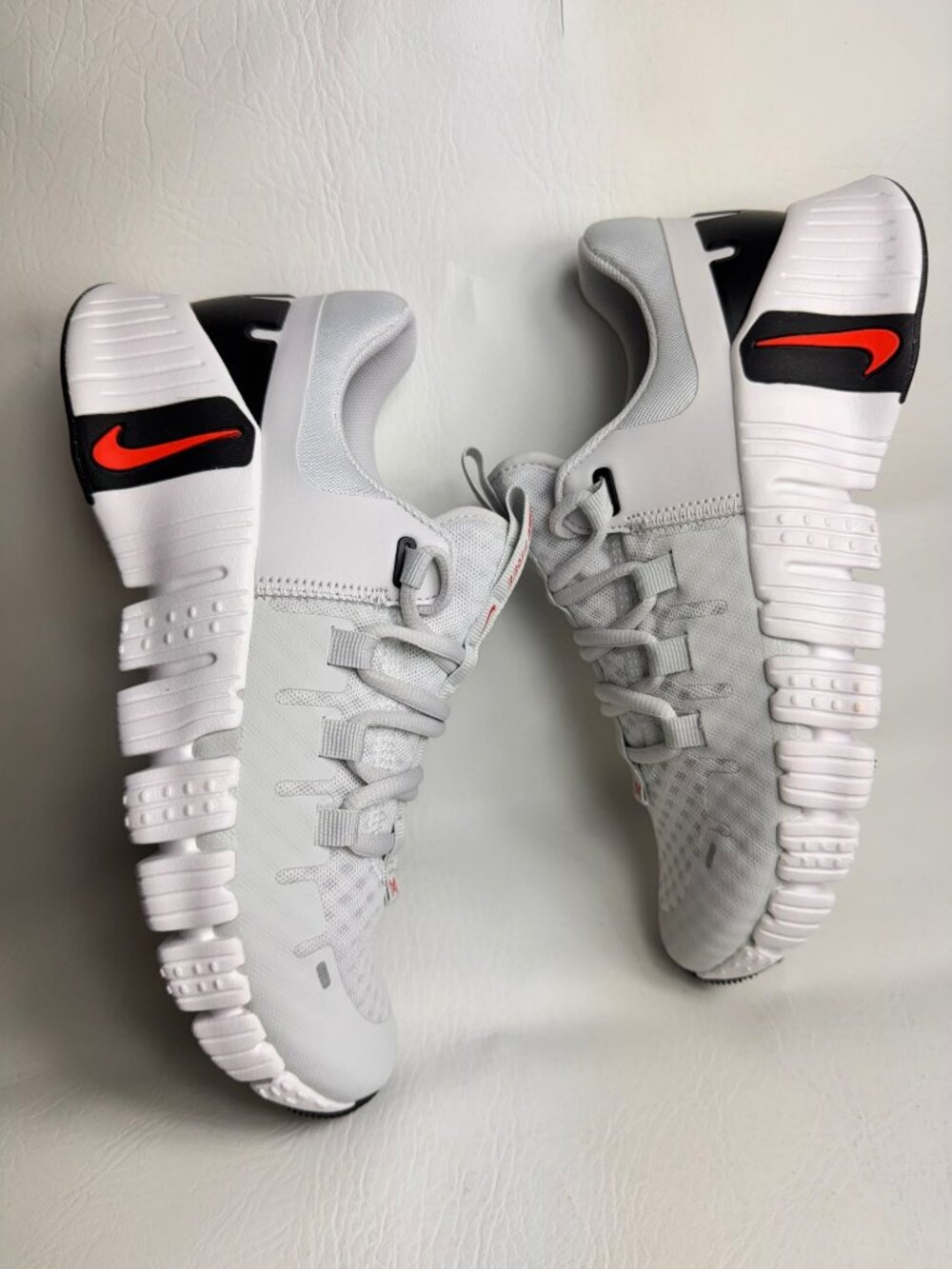 SIZE 7.5 WOMEN'S NIKE FREE METCON 5 PHOTON DUST DV3950 002